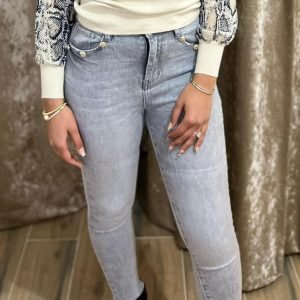 Queen of hearts Gray