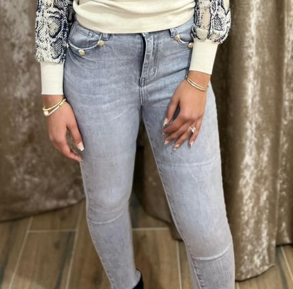 Queen of hearts Gray